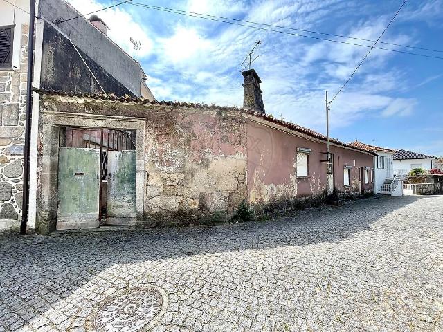 Moradia T2 à venda em Vila de Punhe, Viana do Castelo RE/MAX Portugal