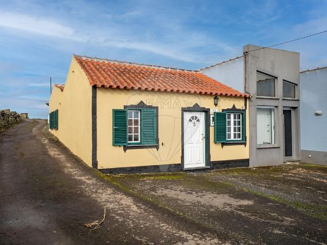 Moradia T2 à venda em Vila de São Sebastião, Angra do Heroísmo RE/MAX Portugal