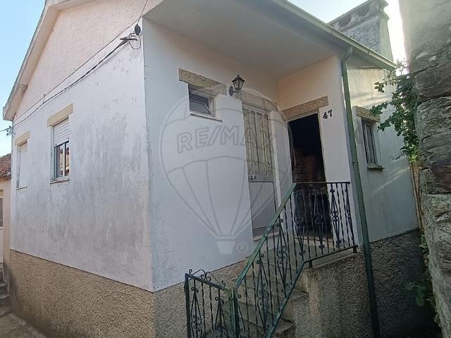Moradia T2 à venda em Vila Marim, Mesão Frio RE/MAX Portugal