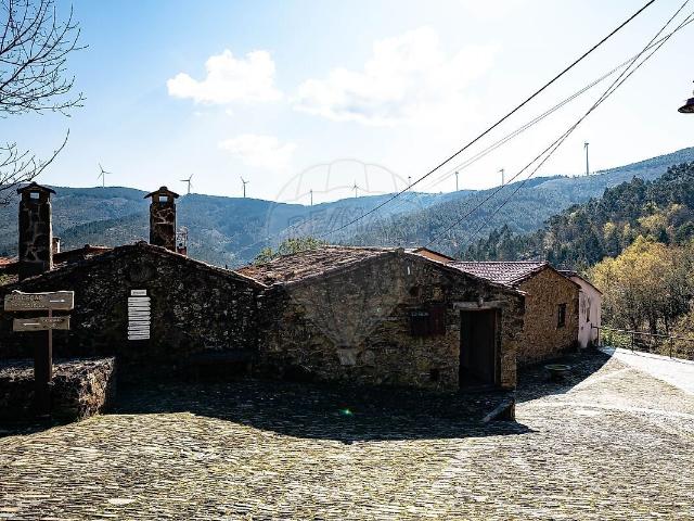 Moradia T2 à venda em Vila Nova, Miranda do Corvo RE/MAX Portugal