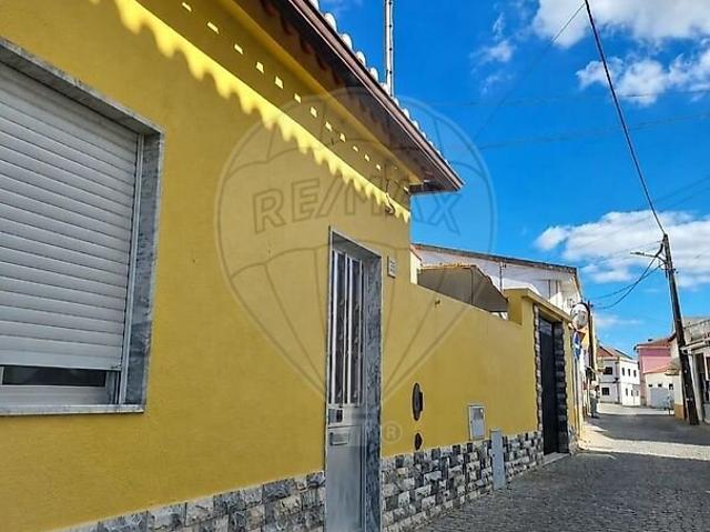 Moradia T2 à venda em Vila Nova da Barquinha, Vila Nova da Barquinha RE/MAX Portugal
