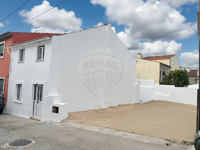 Moradia T2 à venda em Vila Nova de Anços, Soure RE/MAX Portugal