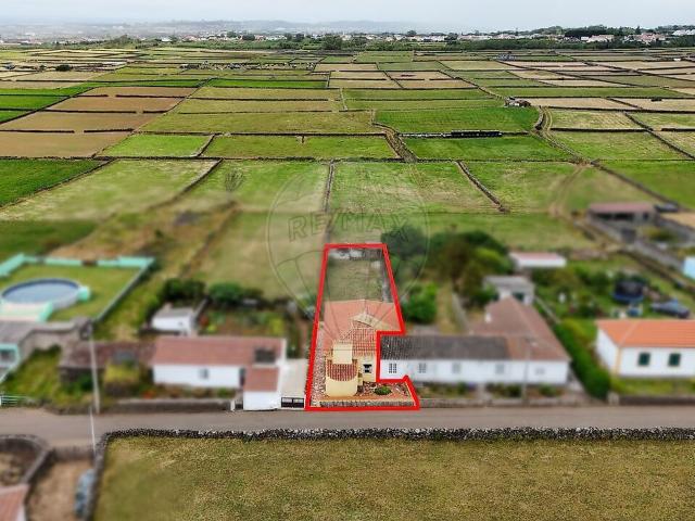 Moradia T2 à venda em Vila Nova, Praia da Vitória RE/MAX Portugal