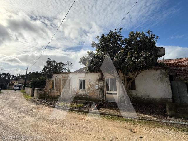 Moradia T2 + Anexos em Leiria