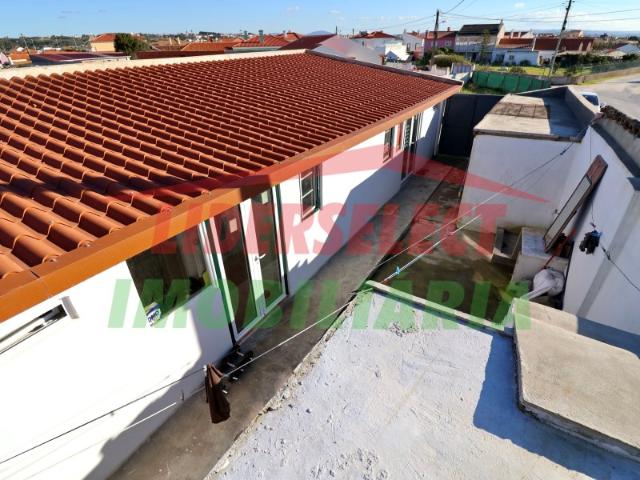 Moradia T2 + Anexos | Excelente Investimento para Arrendamento