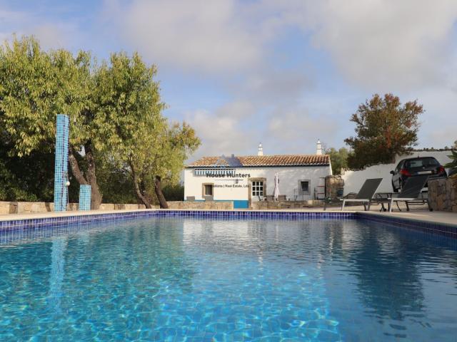 Moradia T2 | arrendamento | c/ Piscina e Terreno | Gorjões, Faro
