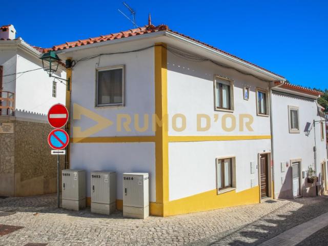 Moradia T2 Centro de Alenquer Luminosa e Pronta a Habitar