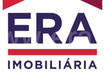 House à venda em Cinfães - Garagem