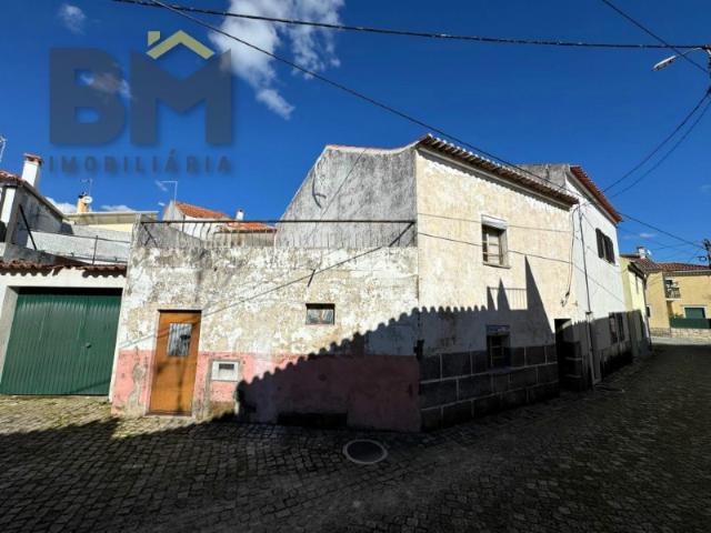 Moradia T2 com terraço para venda em Escalos de Cima!