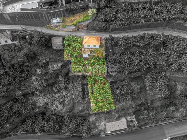 Moradia T2, com terreno na Ponta do Sol