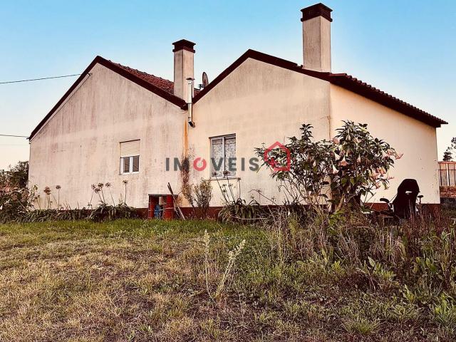 Moradia T2 com Terreno Amplo em Casal de Almeida – Soure