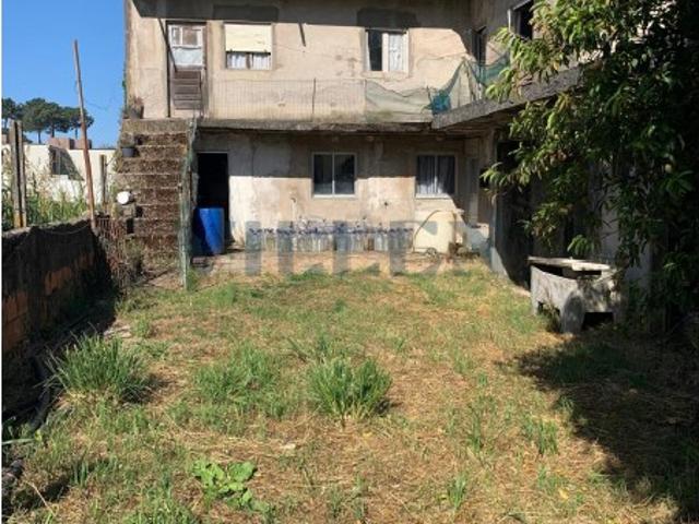 Moradia T2 com Terreno de 1.398 m² a poucos minutos da Praia de Valadares
