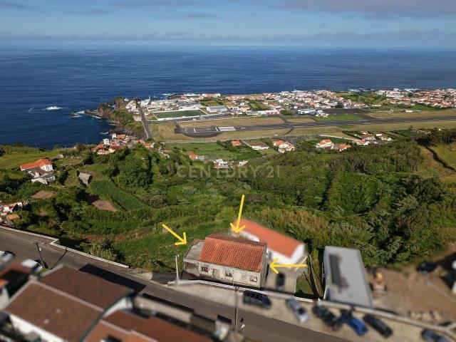 Moradia T2 com vista mar e enorme potencial