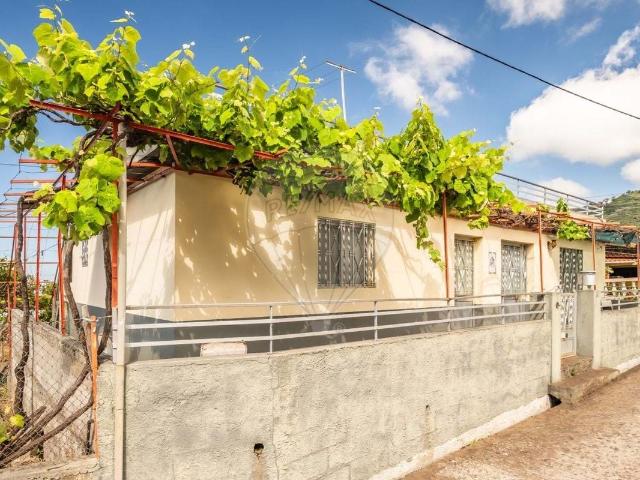 ? Moradia T2 com Vista Mar em Terreno de 700m² – Arco da Cal. 194m² Arco Da Calheta