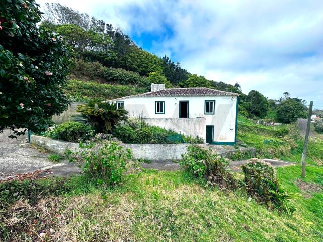 Moradia T2 com Vista Mar, Espaço Exterior e Anexo | Azenha de Cima – Santo Espírito, Vila do Porto