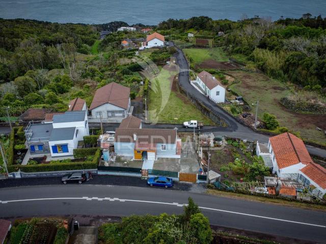 Moradia T2 com Vista Mar – Silveira, Lajes do Pico