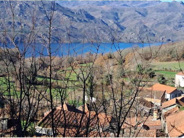 Moradia T2 com Vista Panorâmica em Fiães do Rio Montalegre
