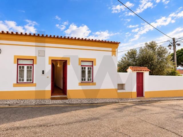 Moradia T2 com vista para o castelo em Amieira do Tejo/Nisa, mobilada e equipada COM POTENCIAL AL!