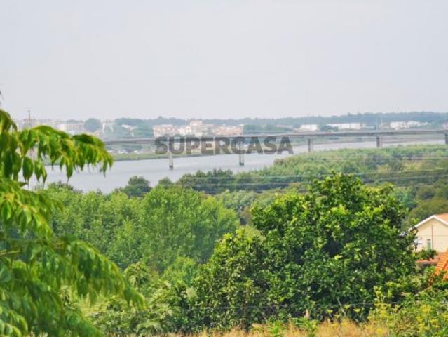Moradia T2 com vista para a cidade e rio
