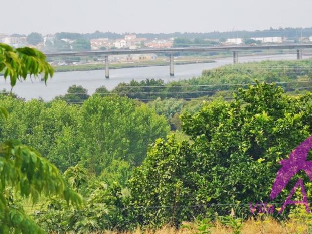 Moradia T2 com vista para a cidade e rio