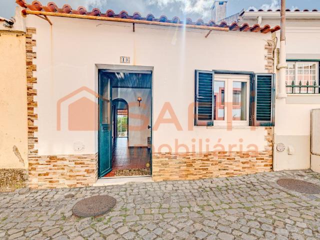 Moradia T2 com amplo terraço e 3 garagens em São Pedro de Pe. 200m² Agualva e Mira Sintra