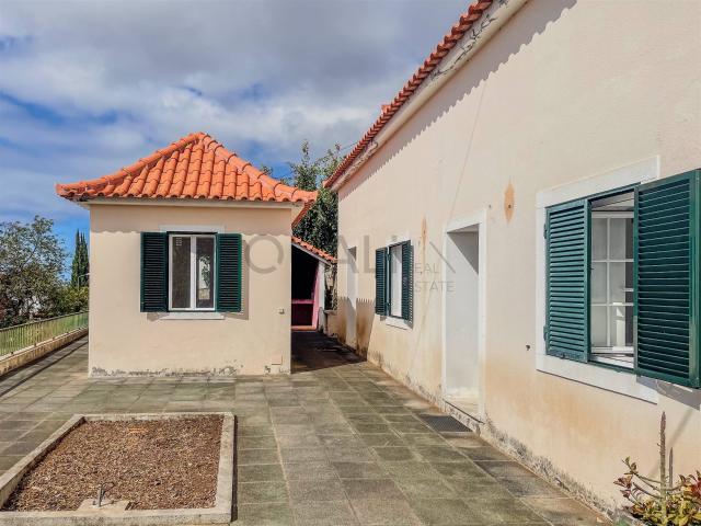 Moradia T2 com anexo e terreno, Livramento, Funchal | Ref. Q. 113m² Imaculado Coração De Maria