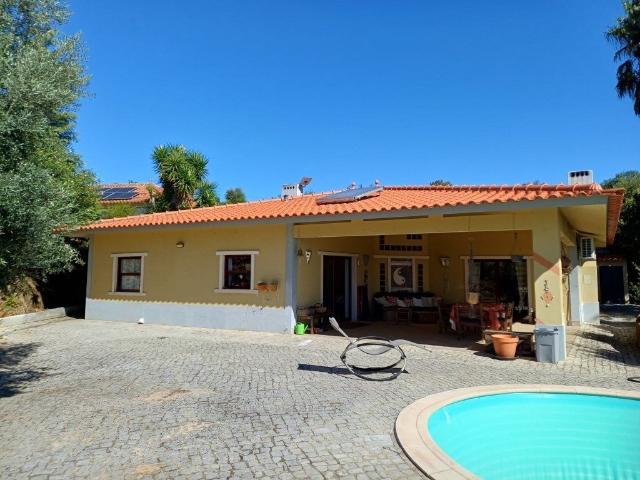 Moradia T2 com Anexos e Piscina num Cenário Paradisíaco pert. 179m² Beco