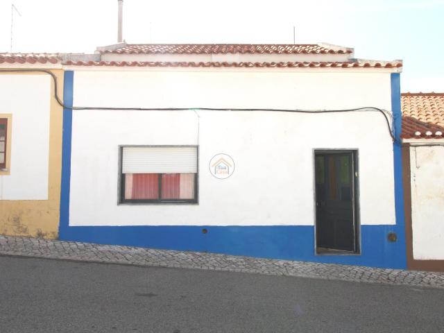Moradia T2 com Espaço Exterior Localizada na Vila do Torrão, Concelho de Alcácer do Sal