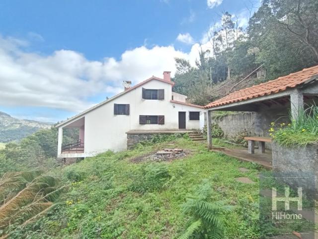 Moradia T2 com garagem, churrasco e terreno e vista serra