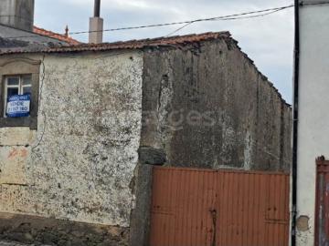 Moradia T2 com garagem em Urrós, Mogadouro