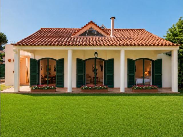 Moradia T2 com jardim e vista para a Serra de Sintra, na Ribeira de Sintra