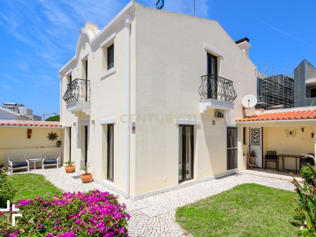 Moradia T2 com Jardim e Alpendres Exclusivos | São Pedro do Estoril