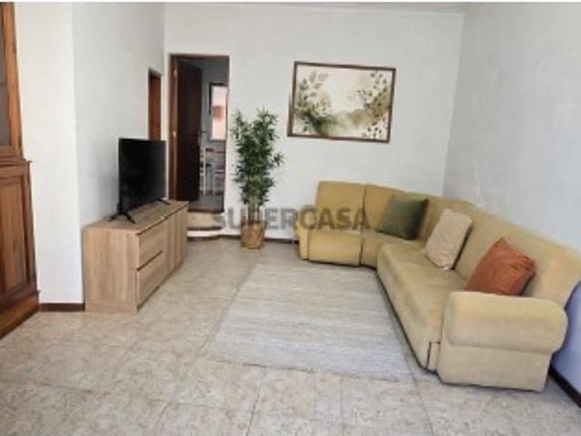 Moradia T2 com Logradouro no Pó, Bombarral Excelente Potencial de Valorização