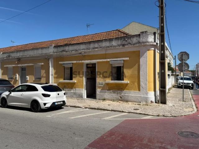 Moradia T2 com logradouro
