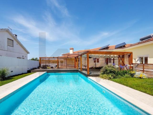 Moradia T2 com Piscina Aquecida e Jacuzzi em São Pedro da Cadeira