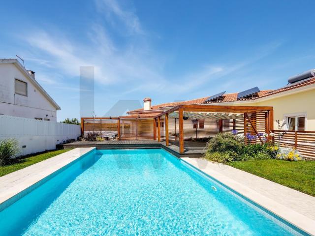 Moradia T2 com Piscina Aquecida e Jacuzzi em São Pedro da Cadeira