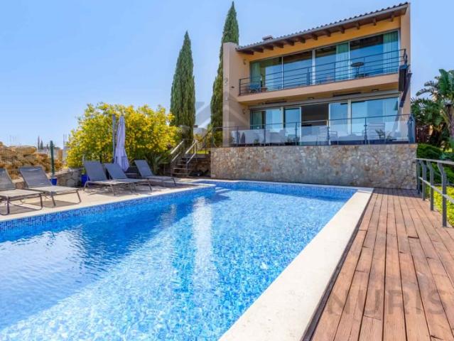 Moradia T4 com Piscina para Venda em Algoz Algarve