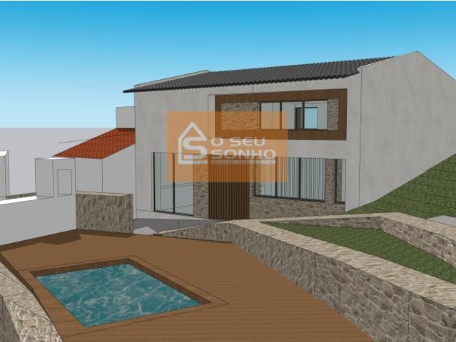 Moradia T2 com Projeto Aprovado com Piscina na Serra