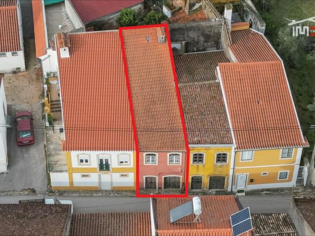 Moradia T2 com Projeto Aprovado em TOMAR já com telhado novo e isolamento térmico
