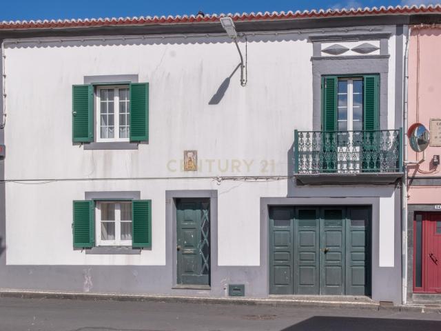 Moradia T2 com Quintal no Centro da Ribeira Grande