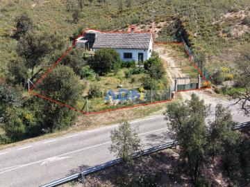 Moradia T2 com quintal e garagem
