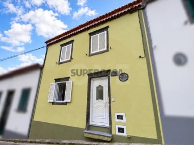 Moradia T2 com Quintal, Jardim e Anexo na Ribeira Chã Lagoa