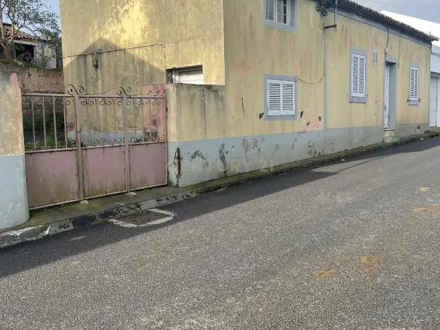 Moradia T2 com Sótão e quintal nos Arrifes, São Miguel, Açores