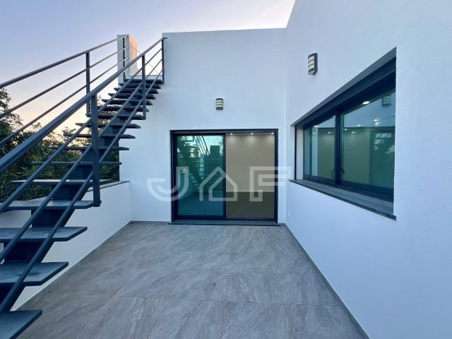 Moradia T2 Contemporânea com Rooftop e Vistas Deslumbrantes 0m² São Brás De Alportel