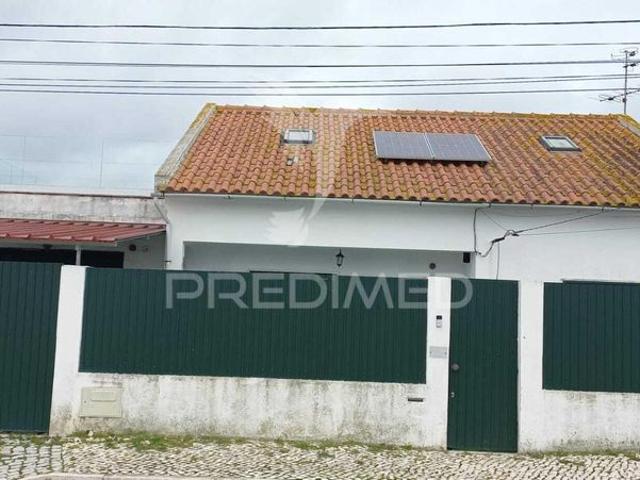 Moradia t2 convertido em t1 mobilado na carregueira pinhal novo