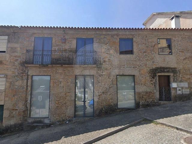 Moradia T2, datada do ano de 1739 286 anos 0m² Britelo, Gémeos e Ourilhe