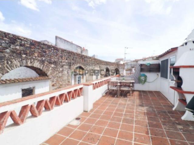 Moradia T2 de Charme com Terraço e Vista Muralha | Centro Histórico de Évora