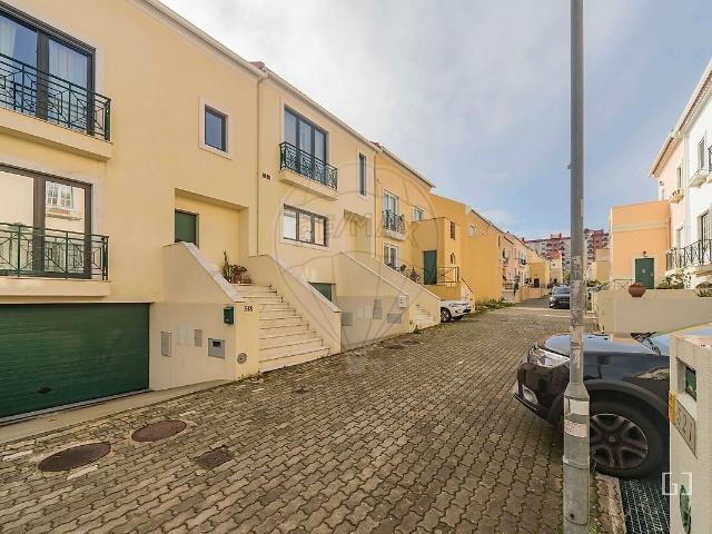 Moradia T2 de luxo à venda em Algueirão Mem Martins, Sintra RE/MAX Portugal