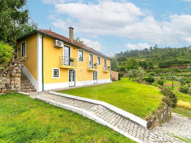 Moradia T2 de luxo à venda em São Cristóvão de Nogueira, Cinfães RE/MAX Portugal