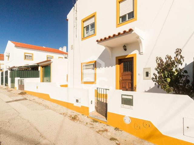Moradia T2 de r/chão com quintal e garagem | B. da Casinha